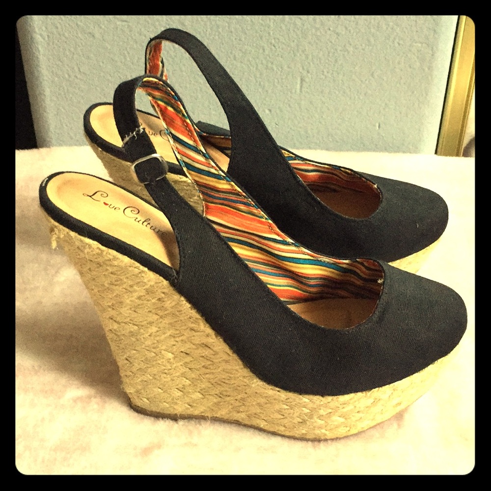 NWOT Black wedges ☀️